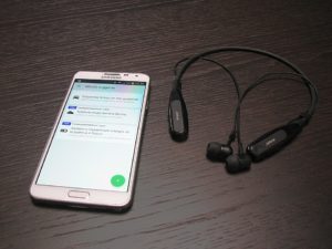 Bluetooth earphones and smartphone 